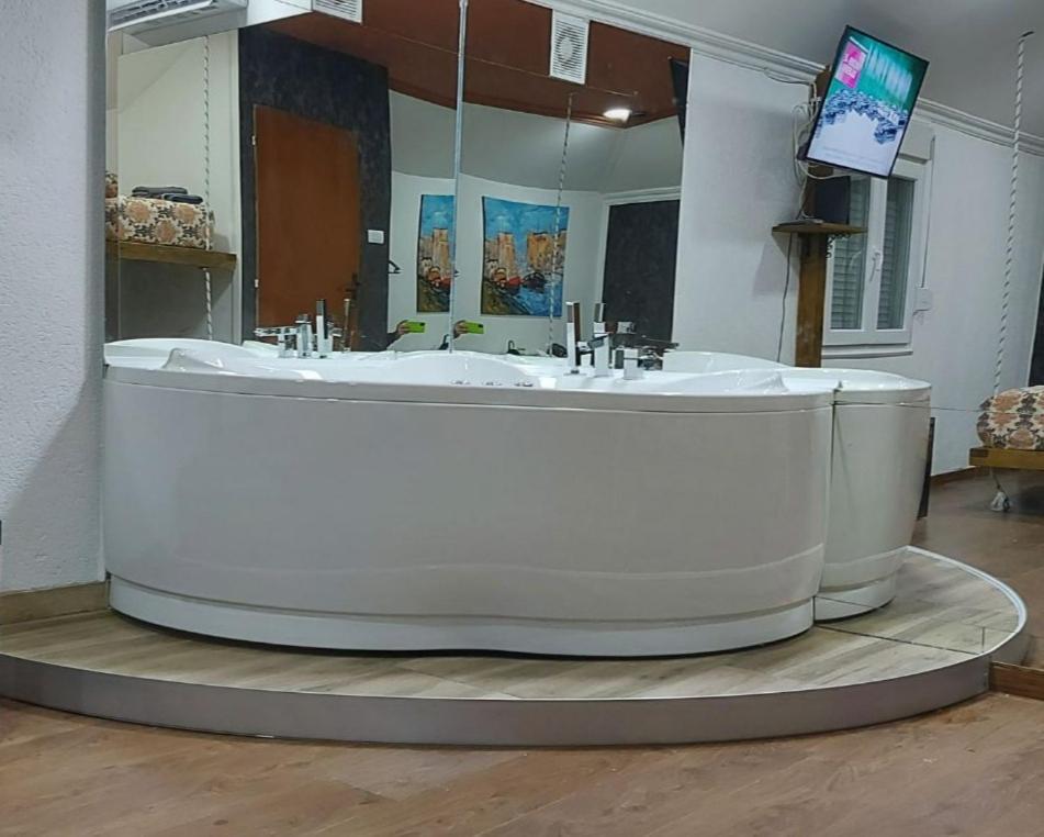 Mistik Secret Apartments Ягодина Екстер'єр фото